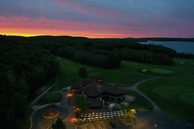 Young's Golf, Recreation & Dining